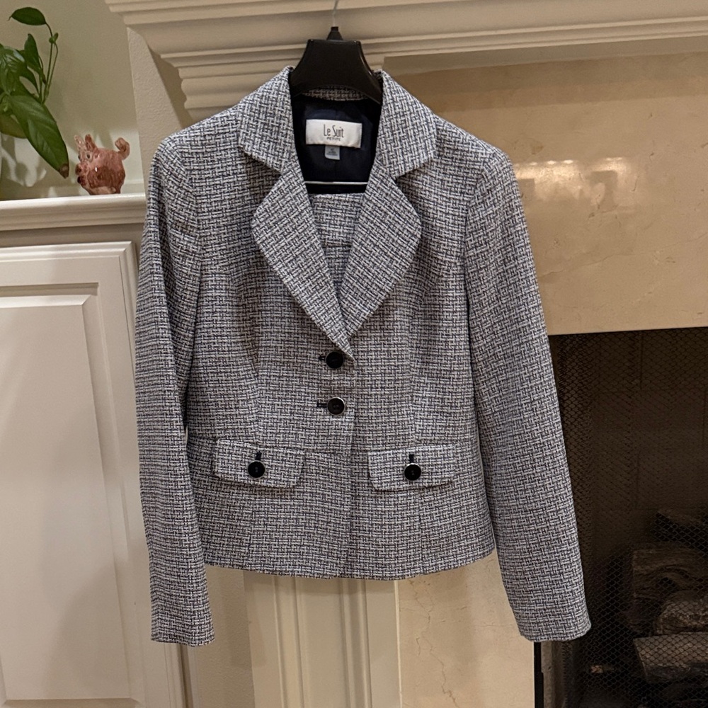 Le Suit Women's Black and White Patterned Blazer